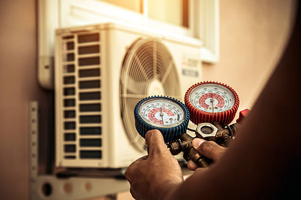 Professional Ac Installation technician working in Loves Park, IL